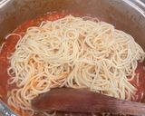 A picture of step 5 of Dominican spaghettis.