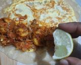 A picture of step 7 of Egg Prawn Roll in kolkata style.