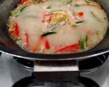 Foto langkah ke 4 dari resep Telur dadar kuah santan.