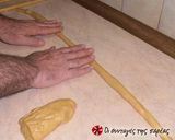 Φωτογραφία βήματος 4 της συνταγής Πασχαλινά τσουρέκια. Πλέξτε τα …“όπως ο Άκης”