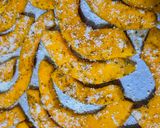 Foto del passaggio 5 della ricetta Zucca al forno con spezie e pecorino