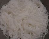 Foto langkah ke 1 dari resep Bihun Goreng Simple.