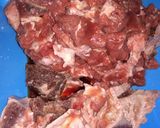 Foto langkah ke 1 dari resep Indonesian Semur Beef and Potatoes.