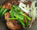 Foto langkah ke 3 dari resep 75. Ayam Kecap Bunga Kucai.