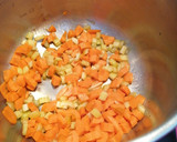 Foto del paso 2 de la receta: Crema de pimientos amarillos y puerros asados