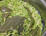 Foto langkah ke 1 dari resep Sambal Goreng Kembang Pepaya Udang.