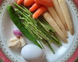 Foto langkah ke 1 dari resep Tumis sayur dan telur simpel.