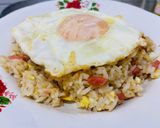 Foto langkah ke 7 dari resep Nasi Goreng Telor Mata Sapi.