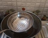 A picture of step 3 of Besan boondi raita.