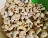 Foto langkah ke 2 dari resep Kacang Mede Telur (Kacang Disco).