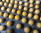 Foto langkah ke 3 dari resep Bola Coklat Kacang.