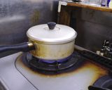 A picture of step 3 of Boiled white rice, used a pot with lid.