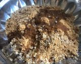 A picture of step 2 of Leftover Rotis Ladoo.