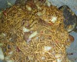 Foto langkah ke 11 dari resep Mie Goreng Kerang Ijo.