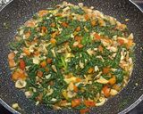Foto del paso 1 de la receta: Revuelto de merluza con verduras