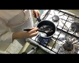 Foto del paso 9 de la receta: Panna Cotta con coulis de Jamaica y tejocote acompañado de una bebida de Jamaiquila