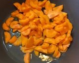Foto del paso 1 de la receta: Tortilla al horno de zapallitos, zanahoria 🥕 y queso 🧀