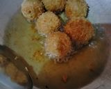 Foto langkah ke 6 dari resep Bola bola Kentang Mozarella.