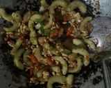 Foto langkah ke 4 dari resep Tumis Mentimun.