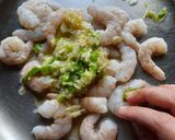स्पायसी फ्राईड प्रॉन्स (fried prawns recipe in marathi) रेसिपी स्टेप 1 फोटो 