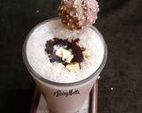 A picture of step 4 of Ferrero Milkshake.