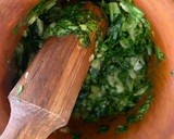 Foto del paso 2 de la receta: Patatas al ajillo con judías verdes
