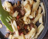 Foto del paso 5 de la receta: Revuelto de papas picantes. ¡Tortilla express!