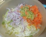 Foto del paso 8 de la receta: Ensalada mixta de col y cogollo con langostinos, palitos de cangrejo, piña y salsa rosa