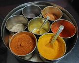 झणझणीत कोल्हापुरी गावरान झुणका (Kolhapuri Zunka Recipe In Marathi) रेसिपी स्टेप 1 फोटो 