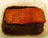 Foto del paso 1 de la receta: Salmón al grill marinado en soja y vino de arroz 🐟