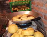 Foto langkah ke 7 dari resep Resep Donat kentang empuk dan ngembang.