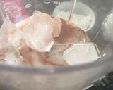 A picture of step 3 of KitKat Shake.