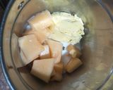 A picture of step 1 of Muskmelon Smoothie with Icecream.