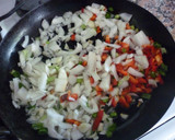 Foto del paso 3 de la receta: Tortilla de papas ralladas rellena