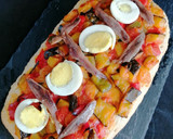 Foto del paso 13 de la receta: Coca de pisto, anchoas y huevo