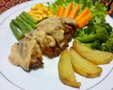 Foto langkah ke 5 dari resep Beef steak with creamy mushroom sauce.
