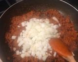 Foto del paso 2 de la receta: Sopa de frijoles con chorizo mexicano, yuca y calabacitas