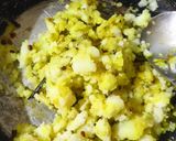 A picture of step 3 of Vada Pav Wrap.