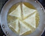 A picture of step 9 of Mini samosas.