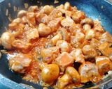 Foto del paso 4 de la receta: Estofado de solomillo de cerdo con champiñones