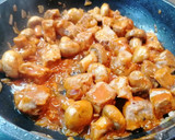 Foto del paso 4 de la receta: Estofado de solomillo de cerdo con champiñones