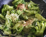 Foto del paso 3 de la receta: Galette de brócoli, espinacas, tomate y queso