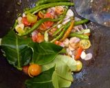 Foto langkah ke 2 dari resep Oseng Cumi Asin Pedas Manis.