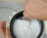 Foto langkah ke 2 dari resep MANGO Sticky Rice Sushi.
