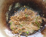 รูปขั้นตอนการทำที่ 3 ของ ผักบุ้งผัดกะปิใส่หมูสับ