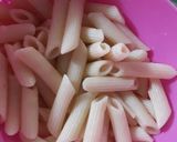 A picture of step 3 of White sauce pasta.