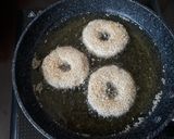 Foto langkah ke 7 dari resep Donat Pisang Wijen.