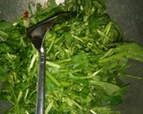 Foto langkah ke 4 dari resep Tumis KanSelIr (Kangkung Selada Air).