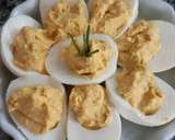Foto del paso 2 de la receta: Huevos rellenos (Ideal para hacer con los niños!)