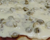 Foto del paso 5 de la receta: Pizza con muzzarela y aceitunas 🍕😋